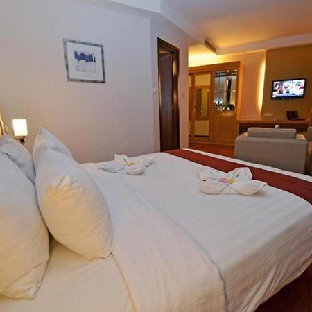 The Axana Hotel Padang  Eksteriør billede
