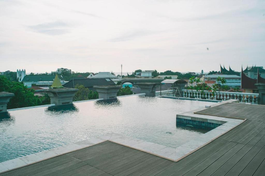 The Axana Hotel Padang  Eksteriør billede