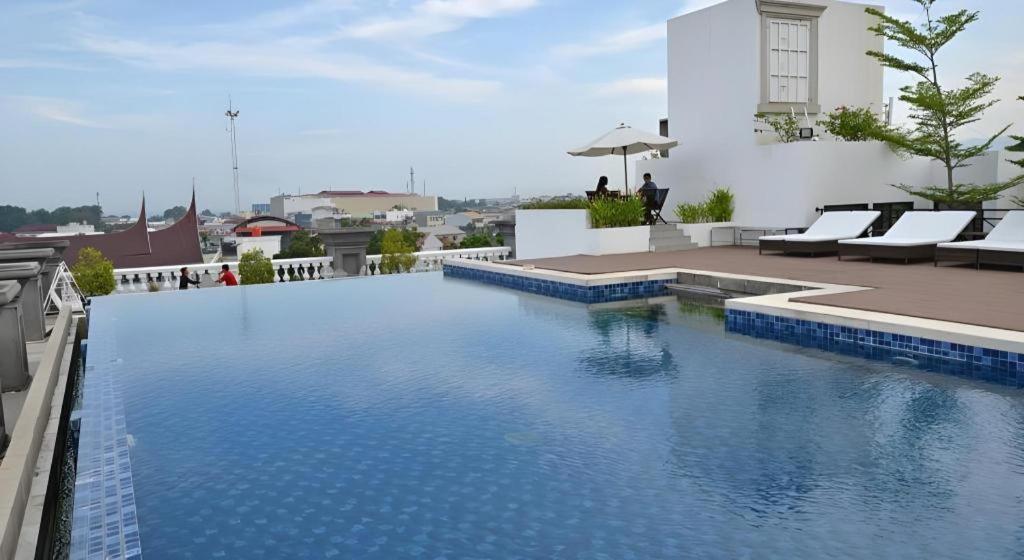 The Axana Hotel Padang  Eksteriør billede